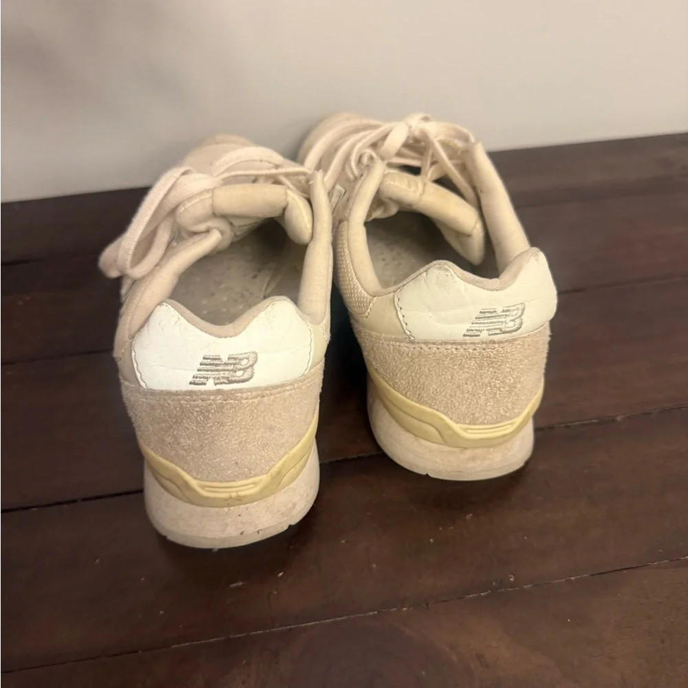 New Balance 696 Women’s Size 8 Beige Suede Sneakers WL696WPB Cream Neutral